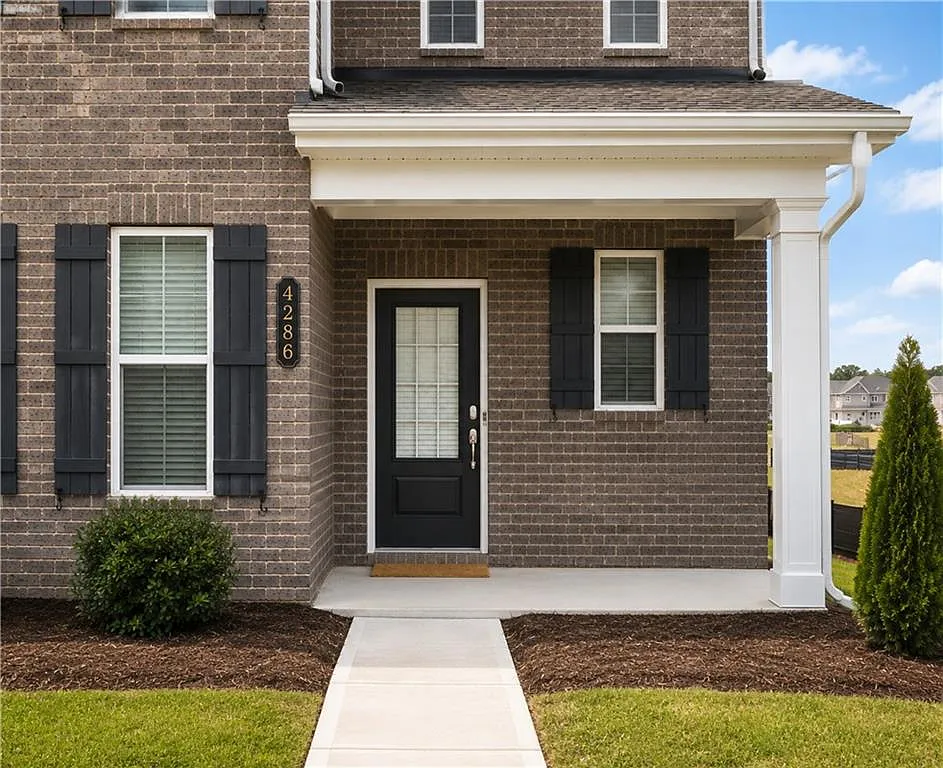 4 bed, 3.0 bath, 2750 sqft, $2,600 — Photo 2