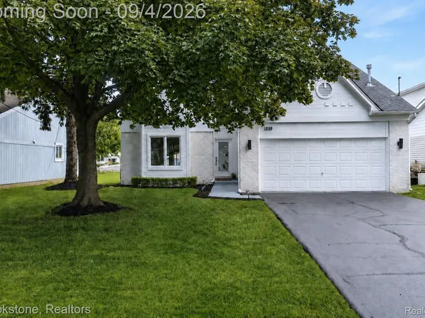 1839 Rustic Ln, Keego Harbor, MI 48320