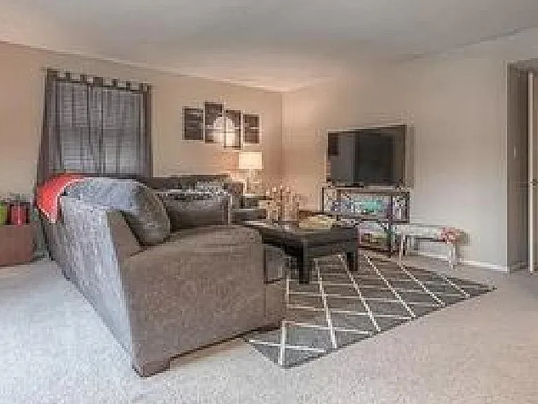 6202 Robinson St #1 — Photo 2