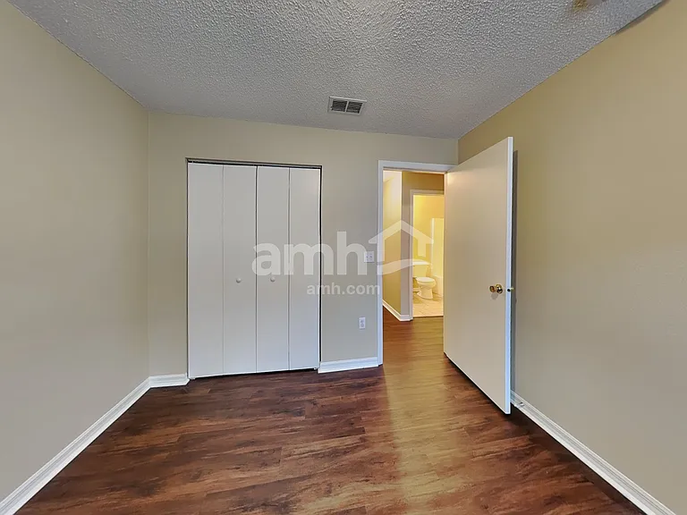 7831 Chadwick Dr — Photo 17
