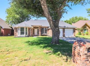 4235 Scotland Dr, Grand Prairie, TX 75052