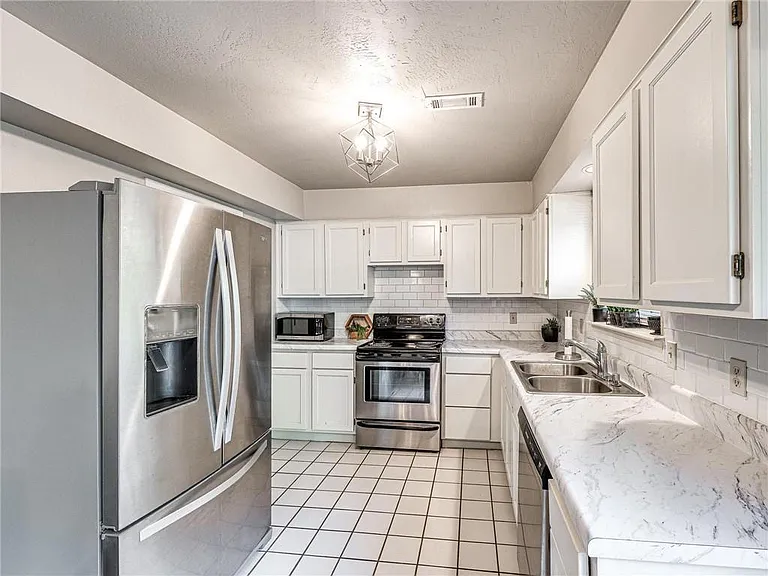 12901 Carrie Ct — Photo 14