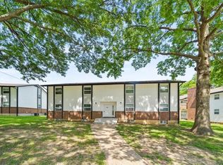 902 Twin Oaks Ter, Harrisonville, MO 64701