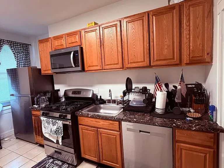 2227 Penrose Ave — Photo 9