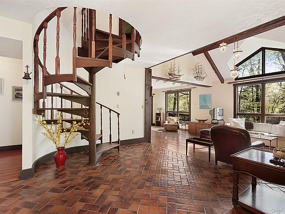 3rd image of 334 Pine Brook Road