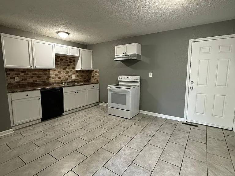 8410 Ruskin Way — Photo 8