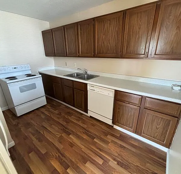 4609 Bancroft Ave #5 — Photo 4