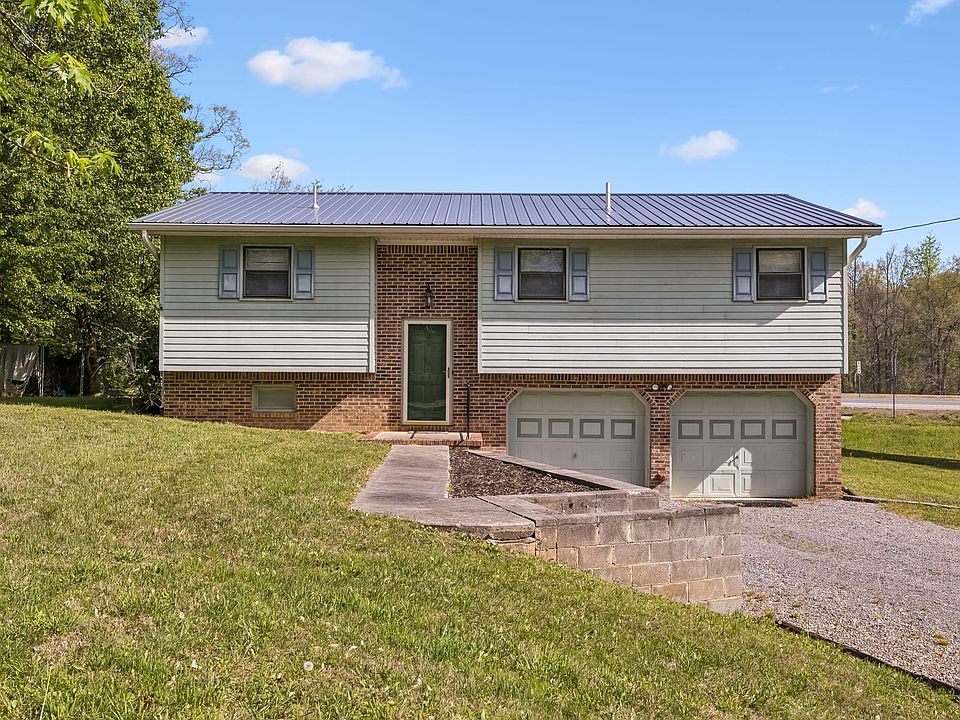 1st image of 165 Fair Oak Ln