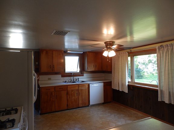 5th image of 3566 Pleasant Ave