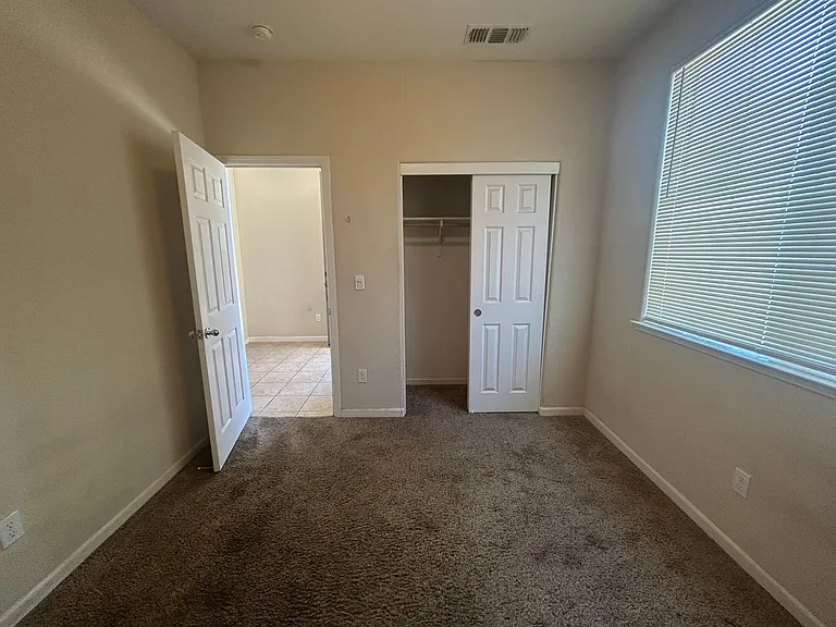 518 Samuel Way — Photo 5