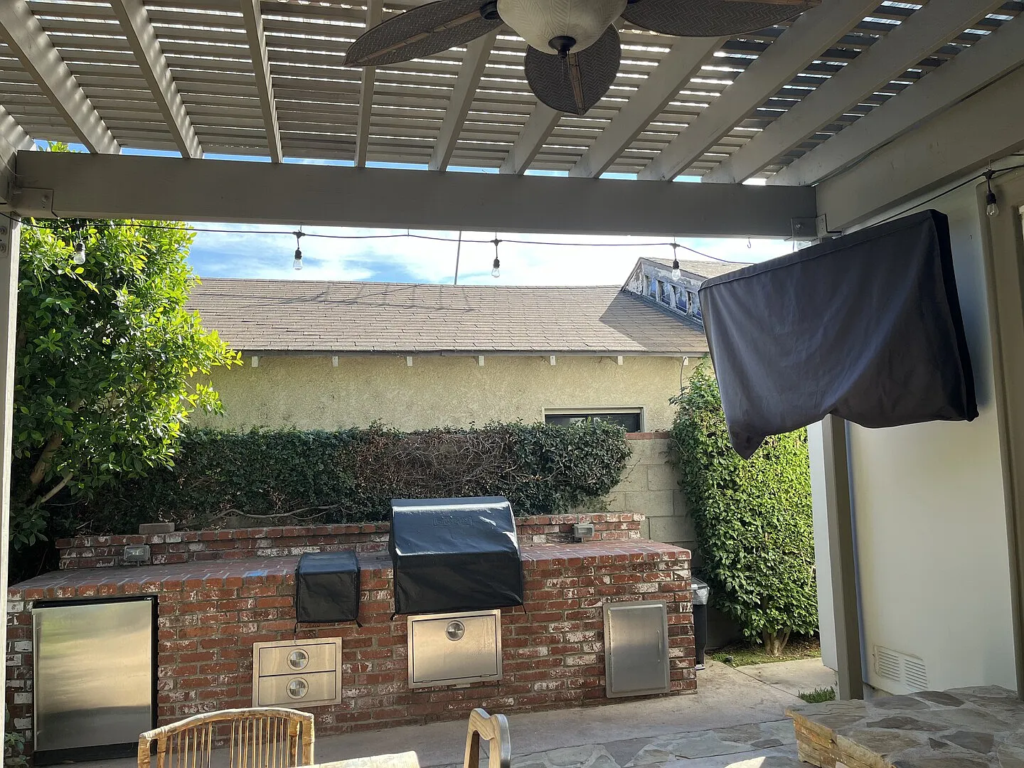 Cozy, Bright Burbank Home with Pool/Spa Available 12/1 — Photo 2