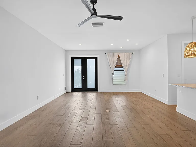 1218 SW 9th Ct — Photo 17