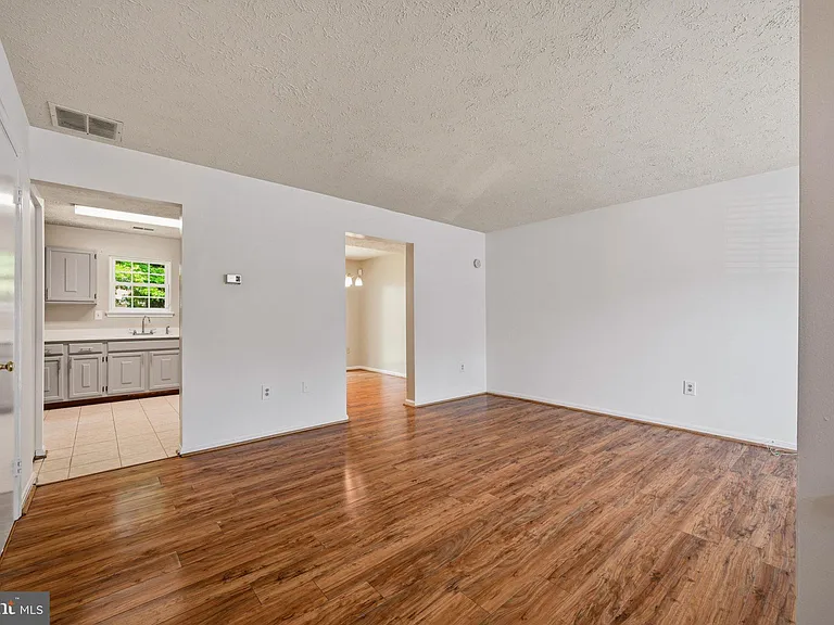 16 Meadowside Ct — Photo 6