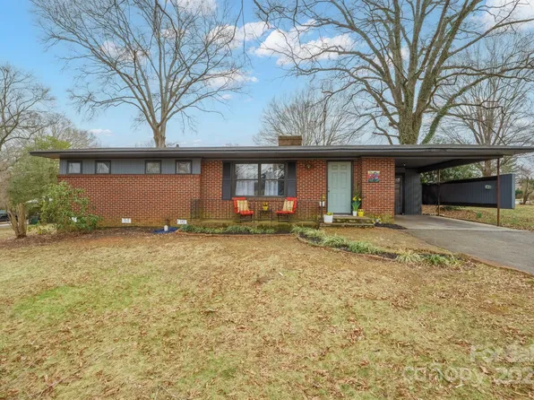 401 Clover Ln, Newton, NC 28658