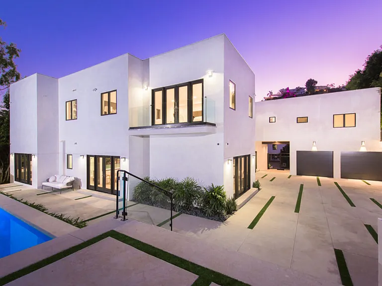 1378 N Doheny Dr — Photo 15