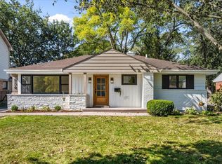 834 Meadowlark Ln, Glenview, IL 60025