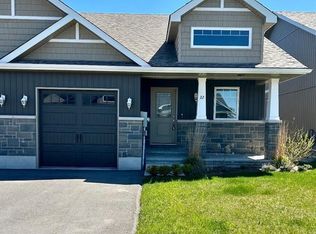 22 Stirling Cres, Prince Edward County, ON K0K 2T0