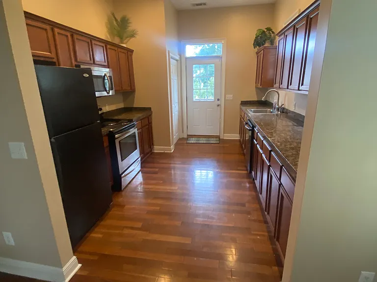 2229 Whitaker St #UPPER — Photo 2