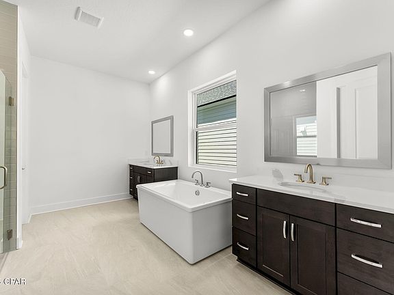 4th image of 304 Breakwater Blvd