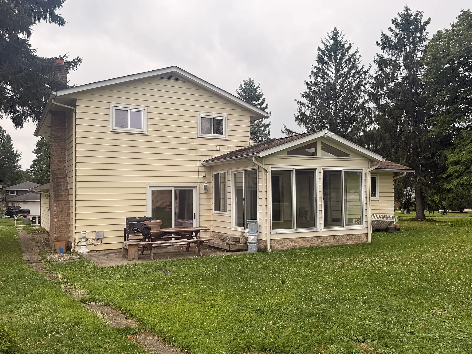 4 bed, 2600 sqft, $3,500 — Photo 2