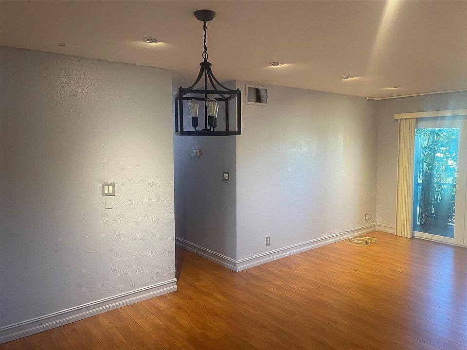 1st image of 3040 NE 16th Avenue #209