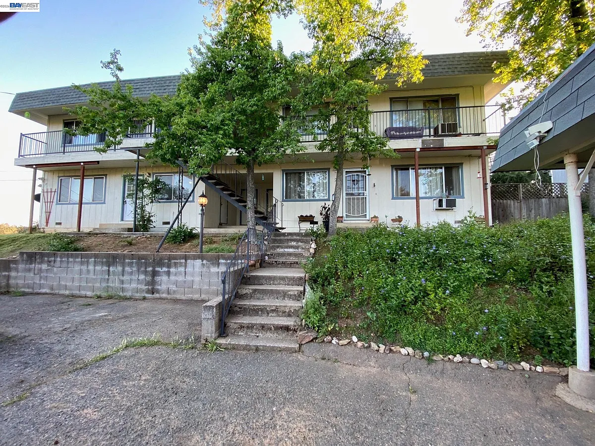 Building Photo - 17 Raggio Rd #1