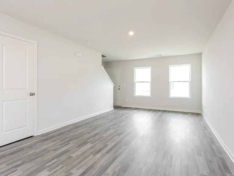 679 Farmstead Trl — Photo 3