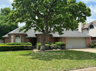 4914 Oldfield Dr, Arlington, TX 76016