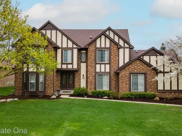 23028 Fox Crk, Farmington Hills, MI 48335