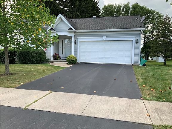 3rd image of 47 Amalfi Dr