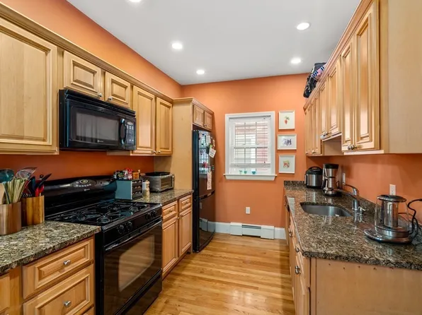 6 Eight Oakland St #2, Cambridge, MA 02139