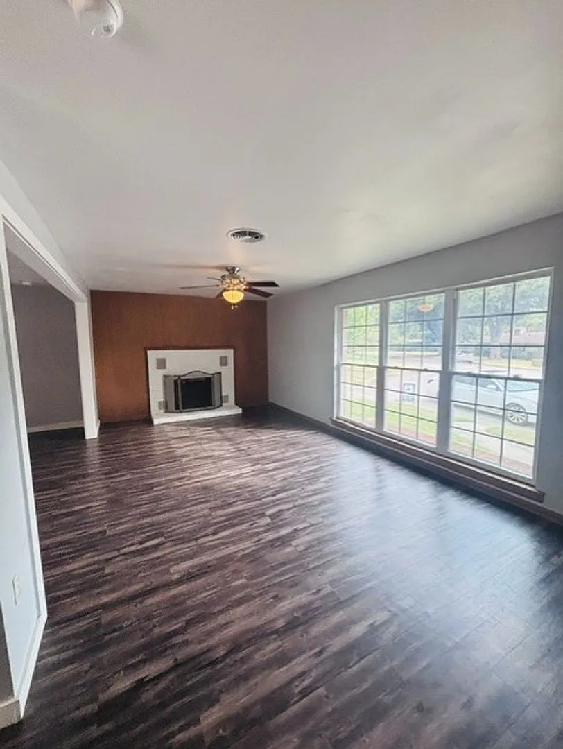 Must see 3 bed, 2 bath home near the University of Oklahoma campus. — Photo 2