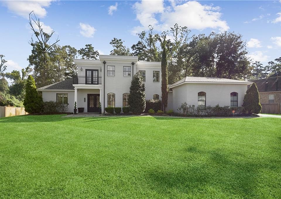 1st image of 348 Sandy Brook Cir
