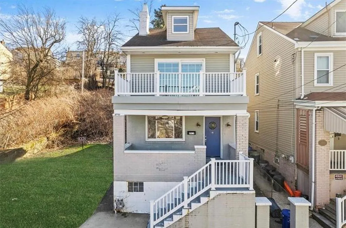 2512 Burham St photo 1