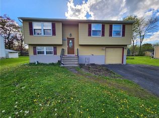 8085 Thurston Dr, Cicero, NY 13039