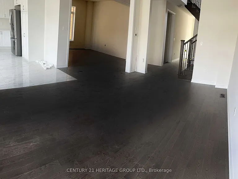 181 Ferragine Cres — Photo 3