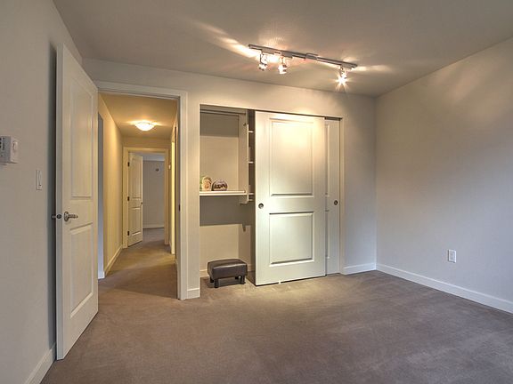 4th image of 14225 NE 181st Pl Unit Q201