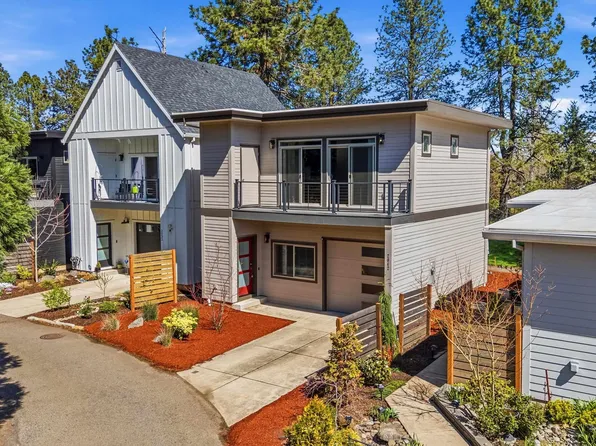 2042 Village Center Dr SE, Salem, OR 97302