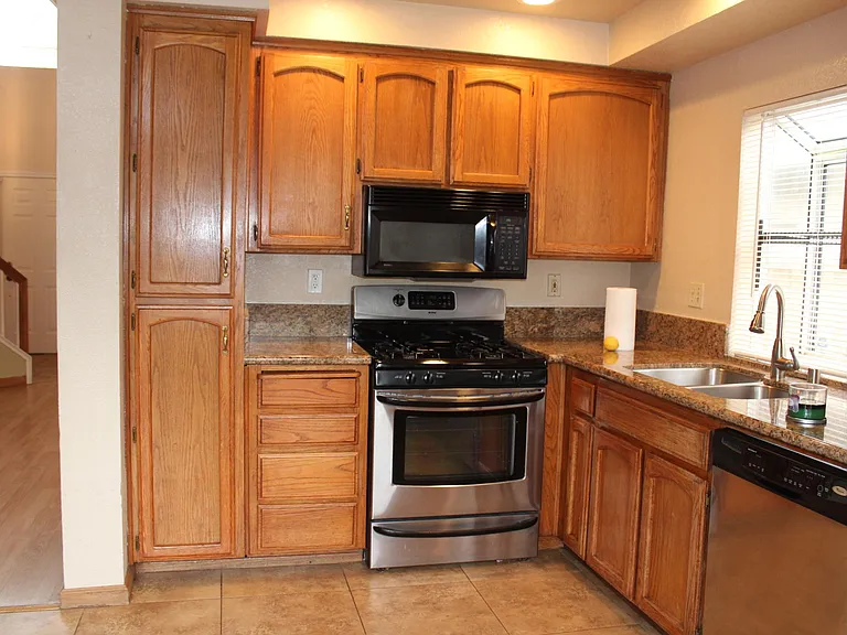 Falcon Ct — Photo 7