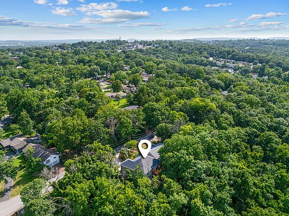 4th image of 891 Valley View Drive