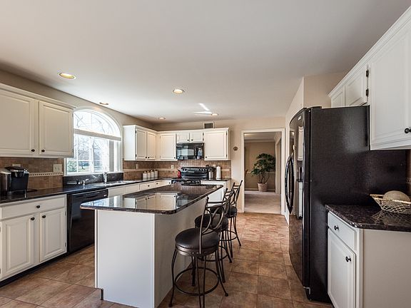 3rd image of 3013 Farmhouse Ln