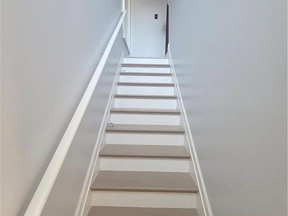 2nd image of 4106 Dahlgreen Way