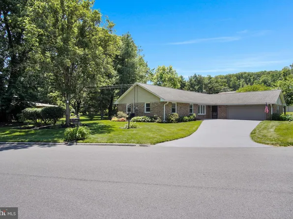 118 Sand Rd, Hershey, PA 17033