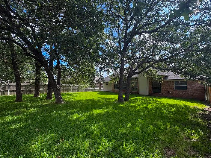 2601 Amber Forest Trl — Photo 15