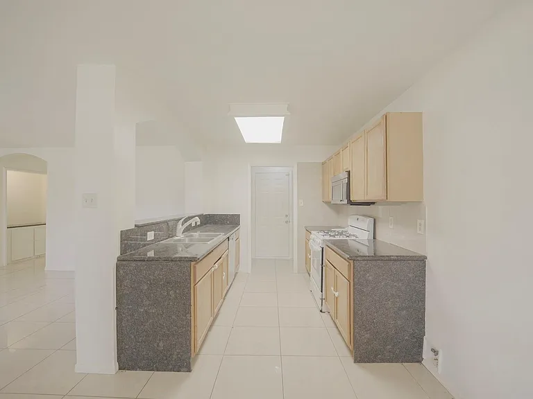 9811 Mango St — Photo 11