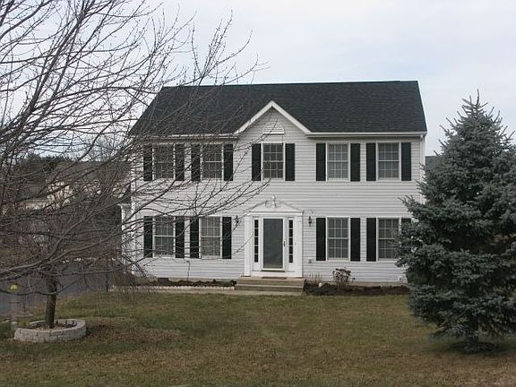 3rd image of 28 Ledyard Ct