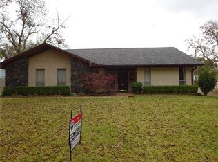 110 W Lilly Ln, Arlington, TX 76010