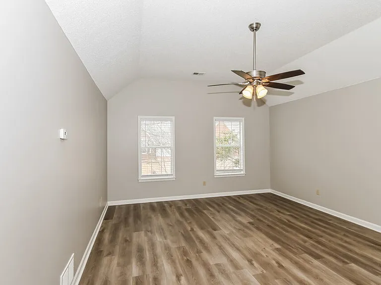 2236 Oak Hollow Ln — Photo 11