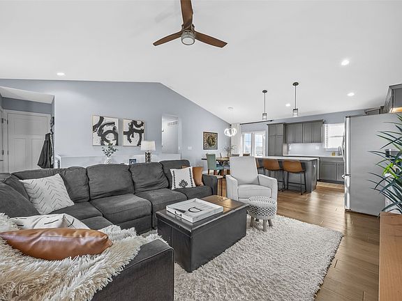 5th image of 699 Waveland Dr