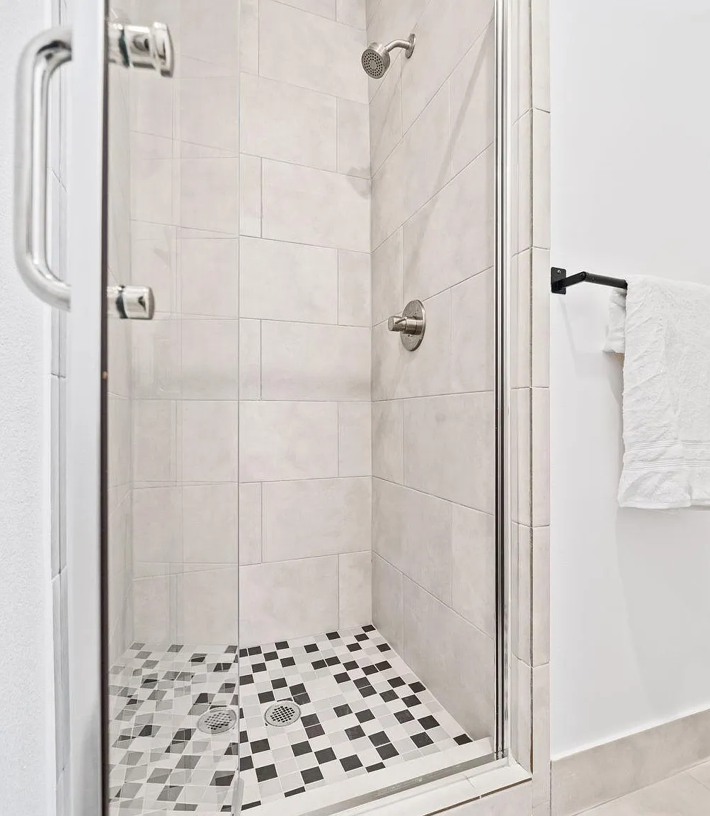 4 bed, 6.0 bath, 2350 sqft, $1,252 — Photo 4
